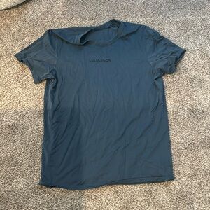 Large men’s Lululemon dark blue rubber logo stamped tee